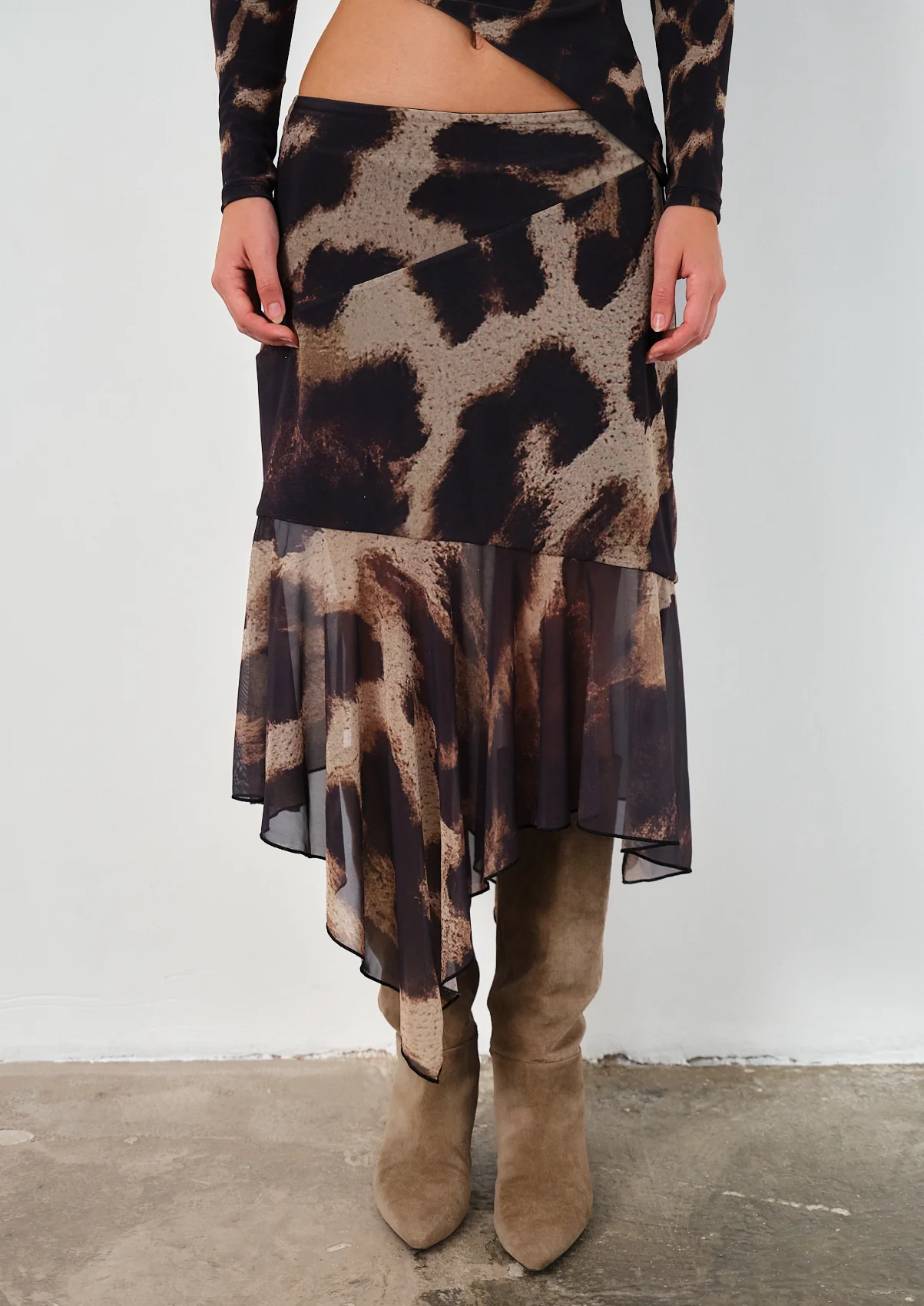 Mirada Leopard Skirt - Image 4